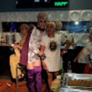 Meet your Posher, Elia